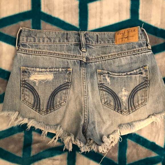 Hollister High-Waisted Shorts - Picture 2 of 5
